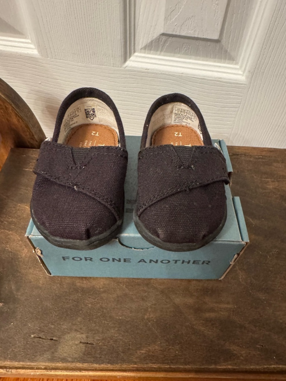 TOMS- Classic Kids Canvas Slip-On Shoes - Black